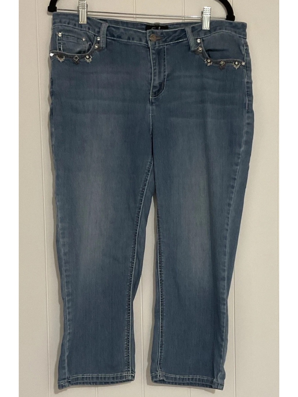 Earl Jean 14/Blue Medium Wash Capris Denim Jeans Mid Rise Stretch Studded Women